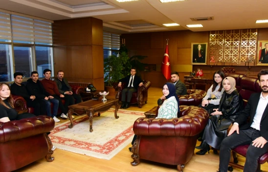 Ak Gençlik'ten Rektör Topal'a Ziyaret