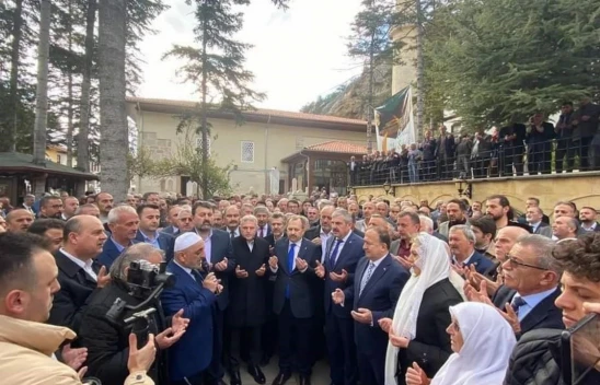 AK Parti seçim başlangıcını verdi