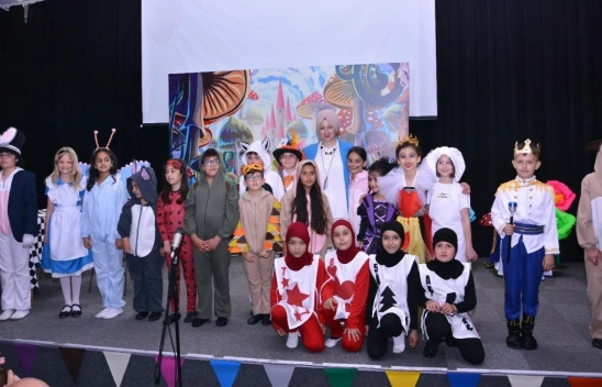 Alice Müzikaline Büyük İlgi