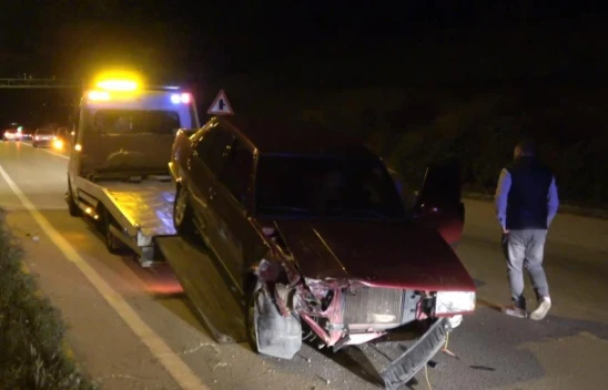 Alkollü sürücü TIR'a çarptı