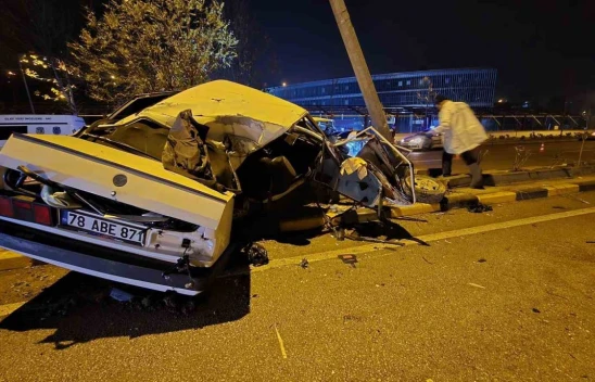 O Sürücünün Yaptığı Hız Aydınlatma Direğinde Bitti