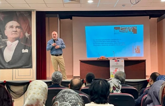 Anne İle Babanın Çocuktaki Etkisi Anlatıldı