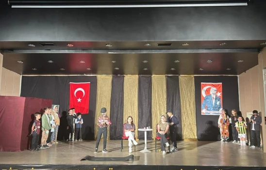 Araç'ta İngilizce Tiyatro Gösterisi Büyük Beğeni Topladı