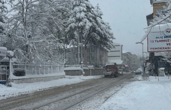 Araç'ta Kar Mesaisi Aralıksız Sürüyor