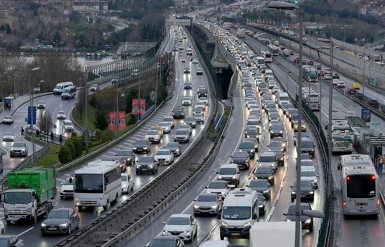 Araç Trafiği Artıyor