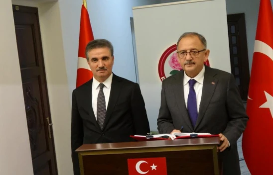 Bakan Özhaseki: 'Belediyelerde Amacımız Hizmet Etmek'