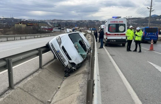 Bariyerlere Asılı Kaldı