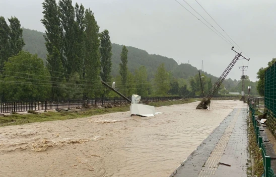 Bartın'da ev ve iş yerleri su altında kaldı