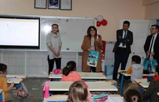 Başkan Şahiner, Öğrencilere Tatil Seti Hediye Etti