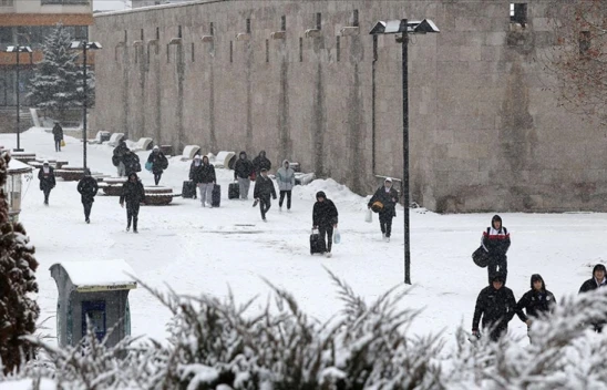 Bazı İllerde Kar Etkisini Sürdürüyor
