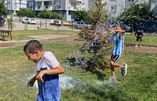 Belediye, çocukları serinletti