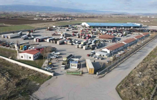 Belediye'den Kamyon Garajına Neşter