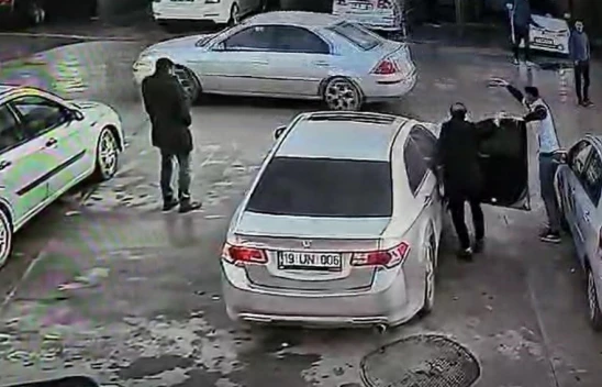 Benzin İstasyonundaki Saldırı Anı Güvenlik Kamerasına Yansıdı