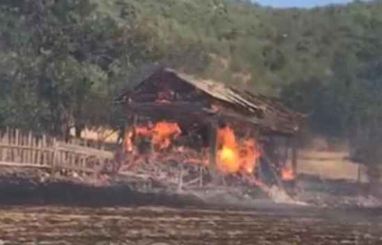 Bir ev ve üç samanlık küle döndü