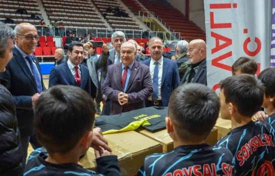 Bolu'da Spor Kulüplerine Yüzlerce Malzeme Dağıtıldı