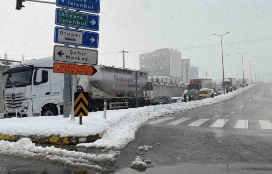 Bolu Dağı'nda Kar Yağışı Etkili Oluyor