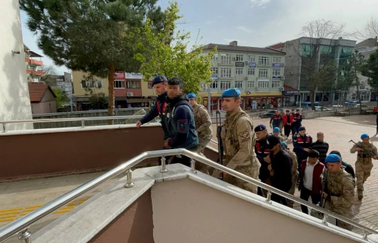 Boşanma aşamasındaki eşinin Kastamonulu sevgilisini öldüren koca ve 4 kişi adliyede