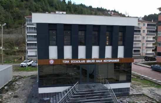 Bozkurt'a Kütüphane Eczacılardan