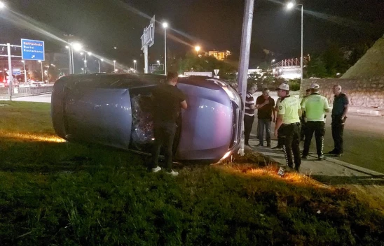 Çalıntı otomobille kaza yaptı