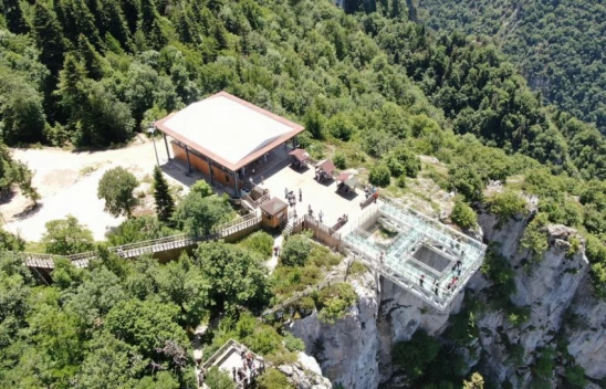 Cam Teras nefes kesiyor