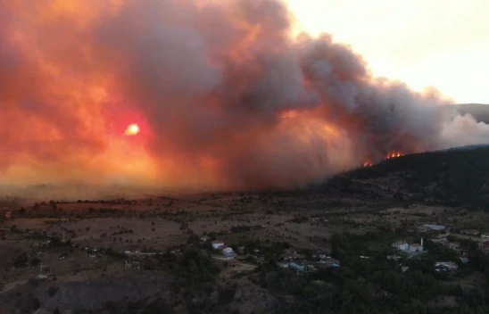 Çankırı'da Orman Yangını Hızla Büyüyor: 2 Köy Tahliye Edildi