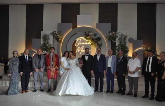 Ceren Ve Canahmet Dünya Evine Girdi