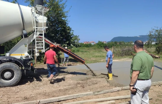 Cide'de beton yol çalışmaları devam ediyor