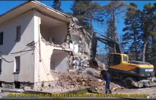 Cide'de Eski TSH Yıkılıyor