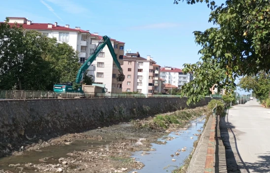 Cide'de Kanal Temizliği Yapılıyor