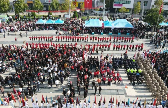 Çorum'da 100'lerin halayı nefes kesti