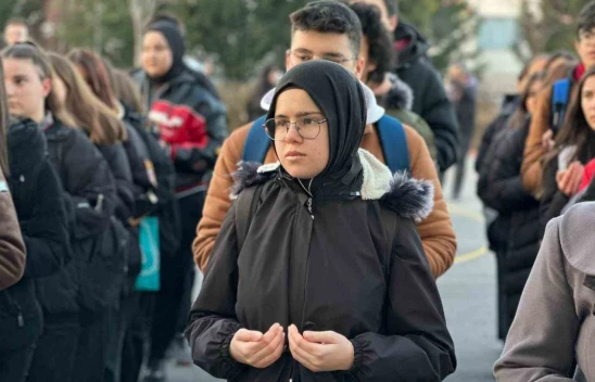 Çorum'daki Okullarda Şehitler İçin Saygı Duruşu