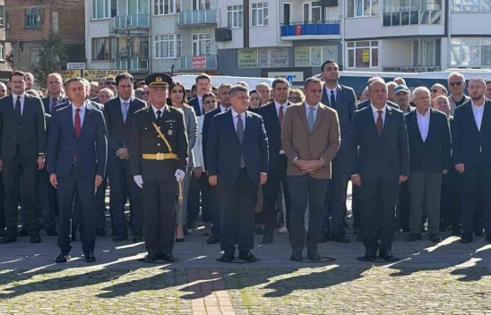 Sinop'ta Çelenk Sunma Töreni