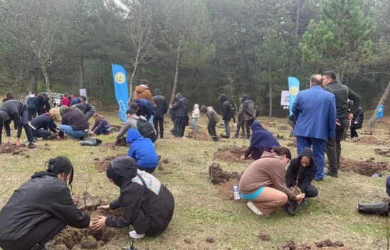 Cumhuriyet'in 100'üncü Yılı İçin Fidan Diktiler