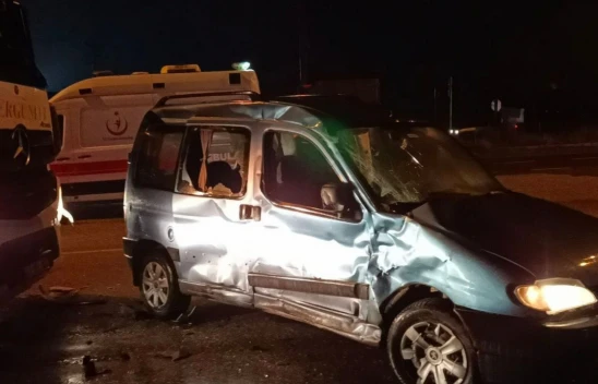 D-100 Kara Yolunda Tır ve Hafif Ticari Araç Çarpıştı: 1 Yaralı