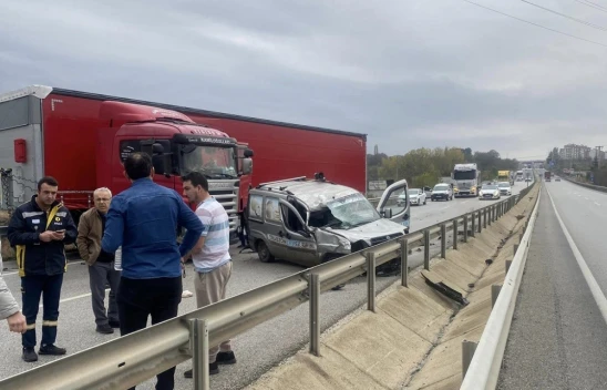 TIR İle Ticari Araç Çarpıştı: 1 Yaralı