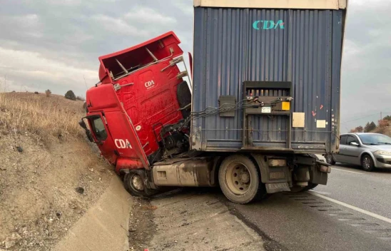 Sürücü O Kazayı Yara Almadan Atlattı