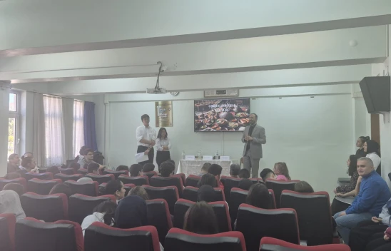 Dekan Yardımcısı, Liseli Gençlerle Buluştu