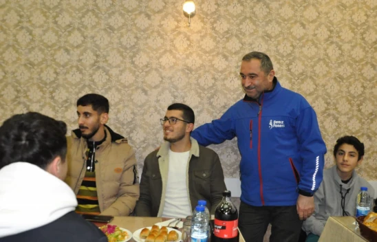 Deniz Feneri Derneği'nden Gazzeli Gençlere İftar