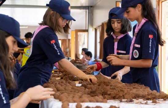 Depremzede izcilerden 81 şehre 81 bin tohum topu