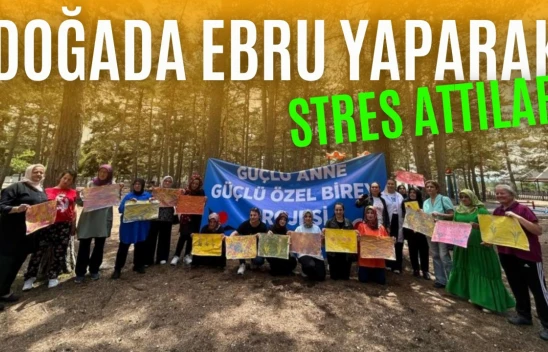 Doğada Ebru Yaparak Stres Attılar