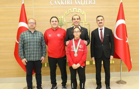 Dünya İkincisi Olan Genç Sporcuya Vali Taşolar'dan Tebrik