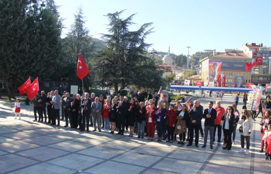 Eğitim-İş Ve ADD'den Ortak Çelenk Sunumu