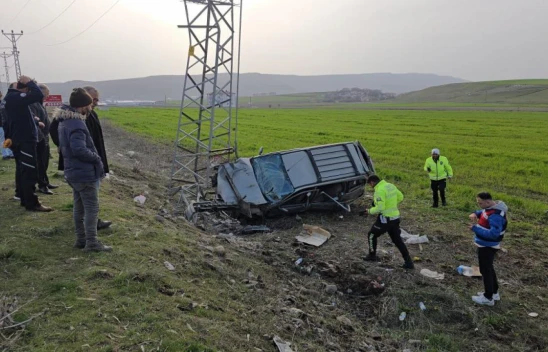 Elektrik Direğine Çarptı: 5 Yaralı
