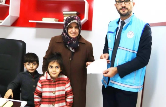 Biriktirdiği Altınlarını Filistin İçin Bağışladı