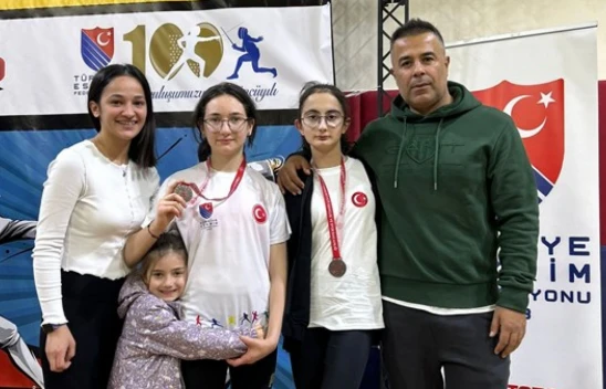 Eskrimde Madalyalı Dönüş