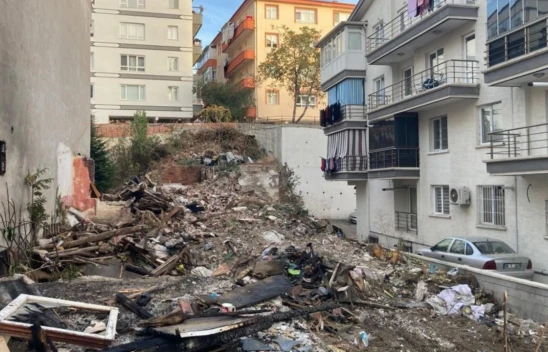 Evsiz Adam Kendi Kurduğu Kulübede Yanarak Can Verdi