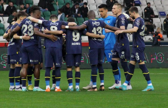 Fenerbahçe ilk yarıyı önde kapattı