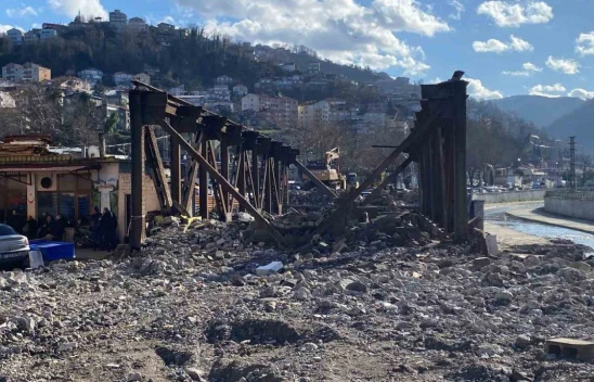 Fevkani Köprüsü'nün Son Parçası da Yıkılıyor