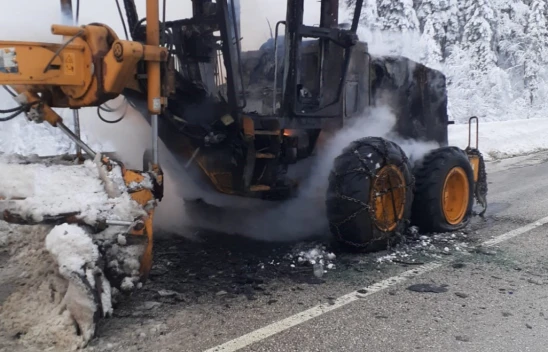 Greyder Alevlere Teslim Oldu