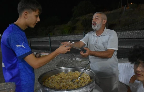 Halı saha turnuvasında aşure ikramı